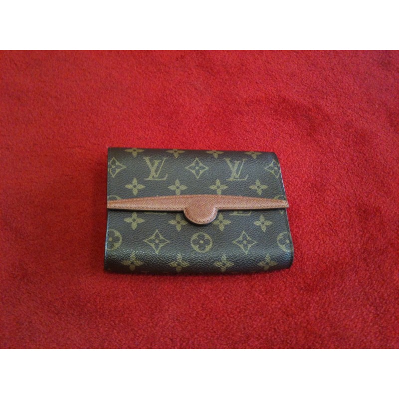 Mini sac ceinture Toile Monogram - Portefeuilles et petite maroquinerie de  luxe, Femme M82335
