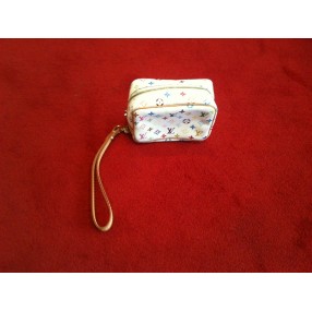 Shop Louis Vuitton Lv Halo Key Holder (PORTE-CLES LV HALO, M68853) by  Mikrie