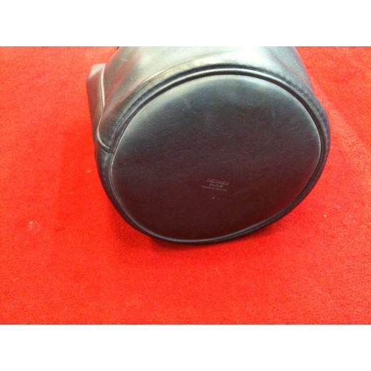 Sac Hermès Mangeoire PM en cuir noir